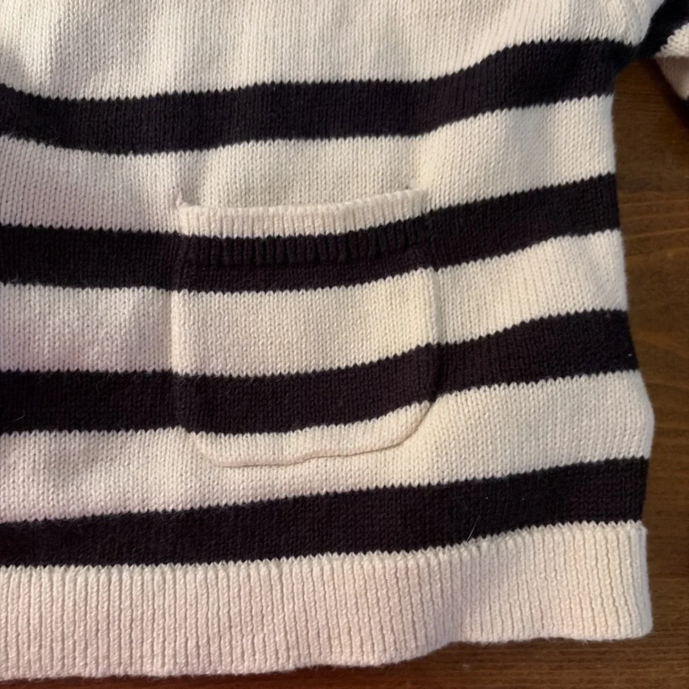BABY GAP BEIGE BEAR‎ POCKET SWEATER SIZE 6-12 Months